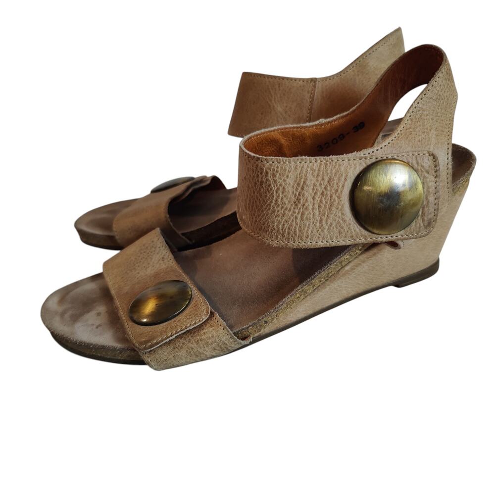 Taos Sz 39 (US 8-8.5) Tan Carousel 2 Wedge Sandals Leather Strappy Adjustable